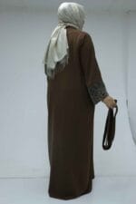 Büyük Beden Garni Detaylı Etamin Elbiseli Abaya - Kahve - 57207 - Görsel 5