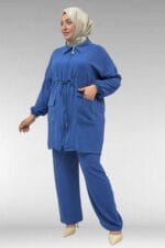 67047 Büyük Beden Yakada Ve Cepte Taş Detaylı Pantolonlu Takım - İndigo - Large Moda - Görsel 3