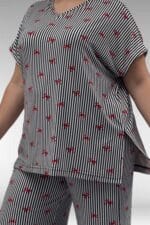 67802 Büyük Beden Yanı Yırtmaçlı Milan Pijama Takımı - Kırmızı Kurdele Desenli - Large Moda - Görsel 2
