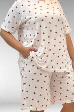 67805 Büyük Beden Desenli Şort-Tişört Pijama Takımı - Kırmızı Kalp Desenli - Large Moda - Görsel 2