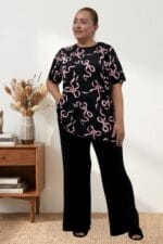 67809 Büyük Beden Üstü Desenli Kombinli Milan-Modal Pijama Takımı - Pembe Kurdele Desenli