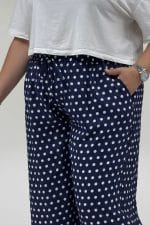 Büyük Beden Beli Lastikli Cepli Bol Paça Mango Pantolon - Lacivert Puantiyeli - 69013 - Görsel 2