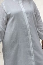Büyük Beden Hakim Yaka Boydan Düğmeli Müslin Tunik - Ekru - 68070 - Görsel 2