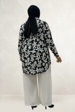 Büyük Beden Manşetli Desenli Mango Tunik - Yaprak Desenli Siyah - 68094 - Görsel 4