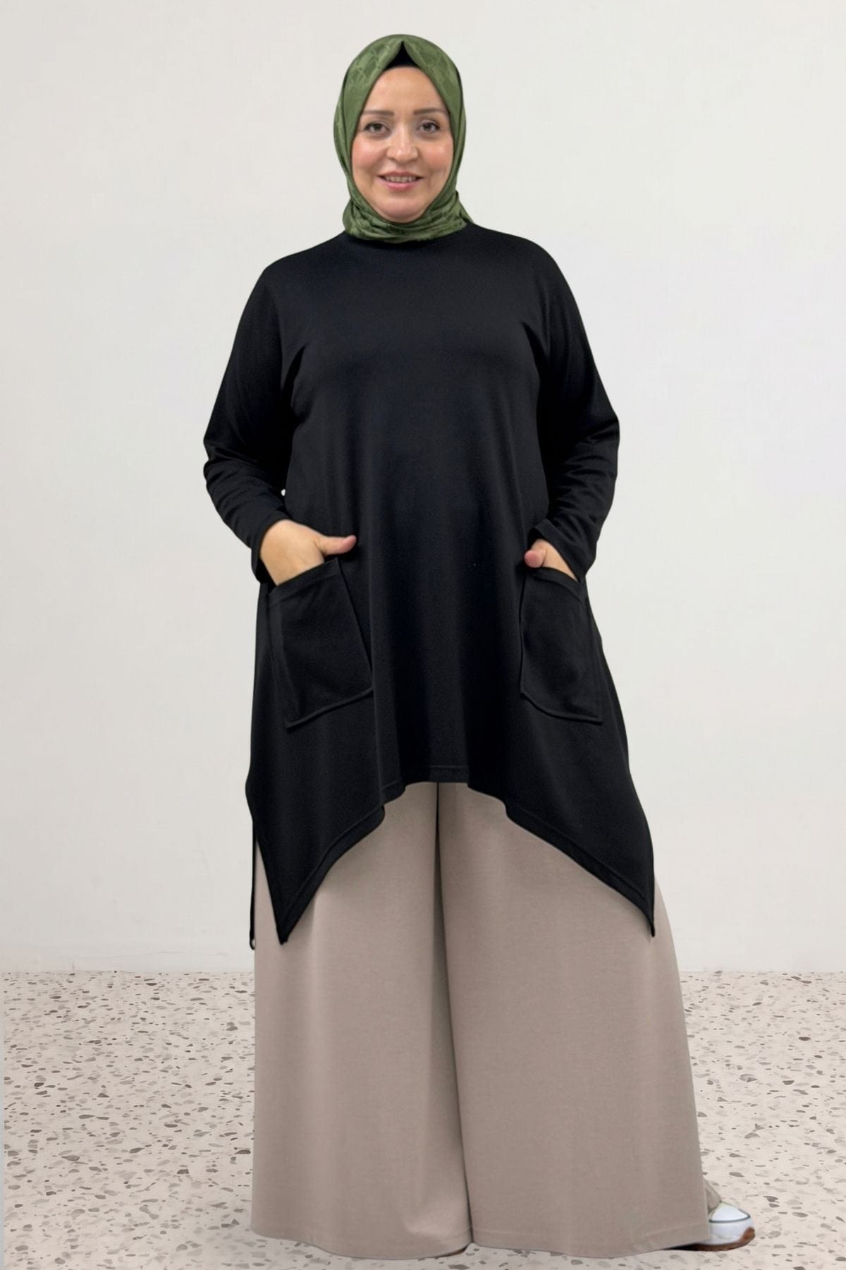 68086 Büyük Beden Eteği Oval Kesim Modal Tunik - Siyah 68086 Büyük Beden Eteği Oval Kesim Modal Tunik - Siyah