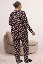 Büyük Beden Uzunkol Desenli Süet Pantolonlu Pijama Takımı - Siyah Pembe Kalpli - 67810 - Görsel 5