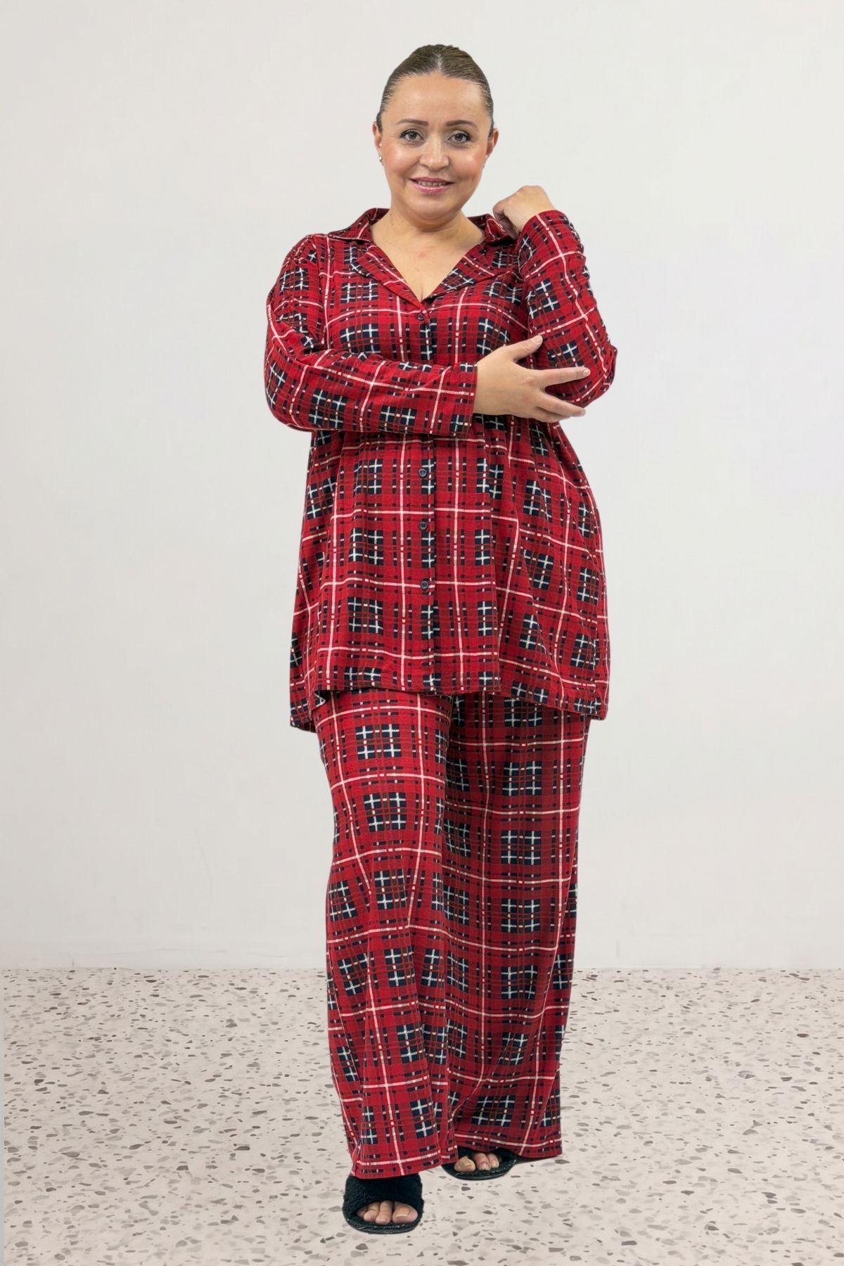 67811 Büyük Beden Boydan Düğmeli Desenli Süet Pijama Takımı - Bordo Kare Desenli 67811 Büyük Beden Boydan Düğmeli Desenli Süet Pijama Takımı - Bordo Kare Desenli
