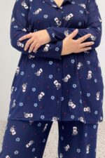 Büyük Beden Boydan Düğmeli Desenli Süet Pijama Takımı - Laci Penguen Desenli - 67811 - Görsel 2