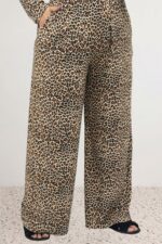 Büyük Beden Boydan Düğmeli Desenli Süet Pijama Takımı - Leopar - 67811 - Görsel 5