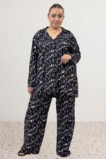 67811 Büyük Beden Boydan Düğmeli Desenli Süet Pijama Takımı - Laci-Vizon Desenli