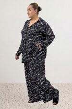 Büyük Beden Boydan Düğmeli Desenli Süet Pijama Takımı - Laci-Vizon Desenli - 67811 - Görsel 2